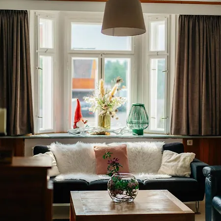 Vakantiehuis Haus Sonnblick - Gruppenhaus - Bis Zu 42 Personen - Grosser Gemeinschaftsbereich - Billiard - Soccer - Dart - Garten
